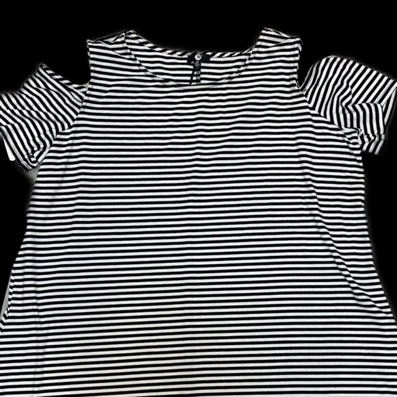 A&I Black white striped cold shoulder shift dress - Picture 12 of 12